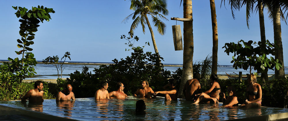 Bravo Beach Resort General Luna  Zewnętrze zdjęcie